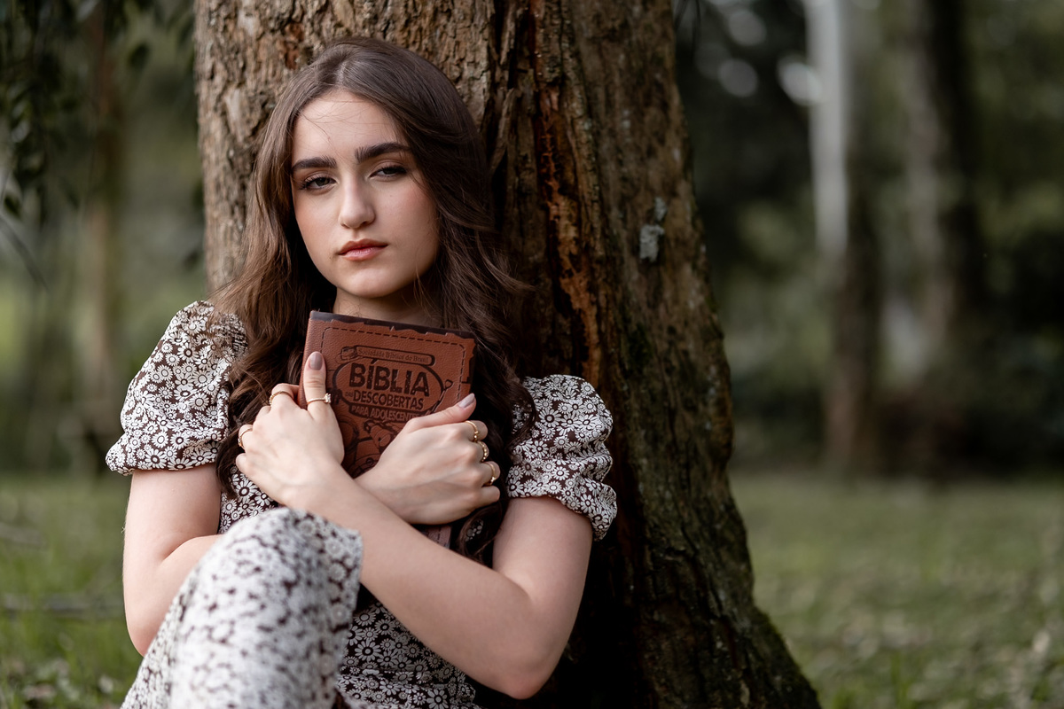 Debutante Rayssa no campo de lavanda do Lavandário dos Sonhos, São Luís do Purunã