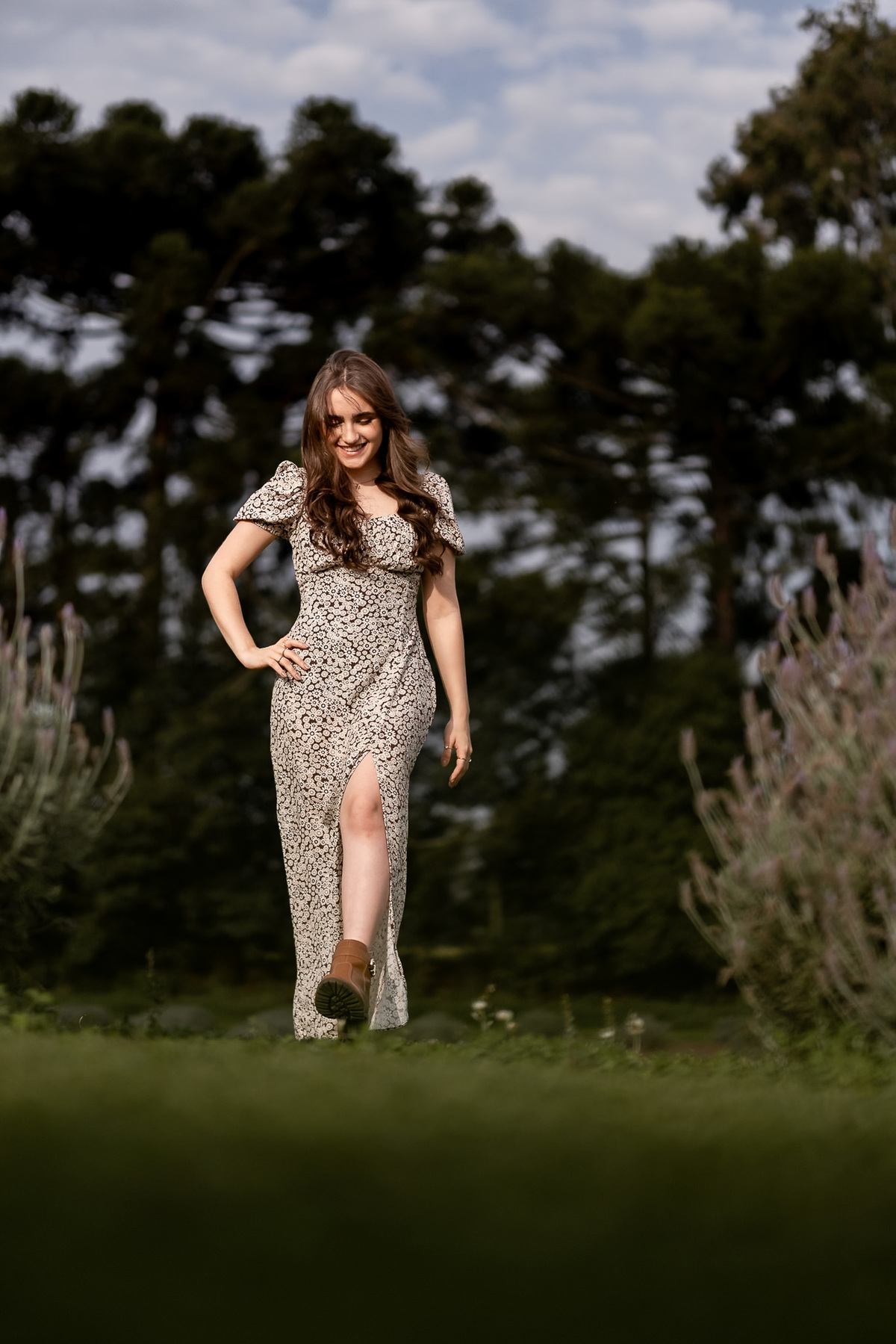 Debutante Rayssa no campo de lavanda do Lavandário dos Sonhos, São Luís do Purunã