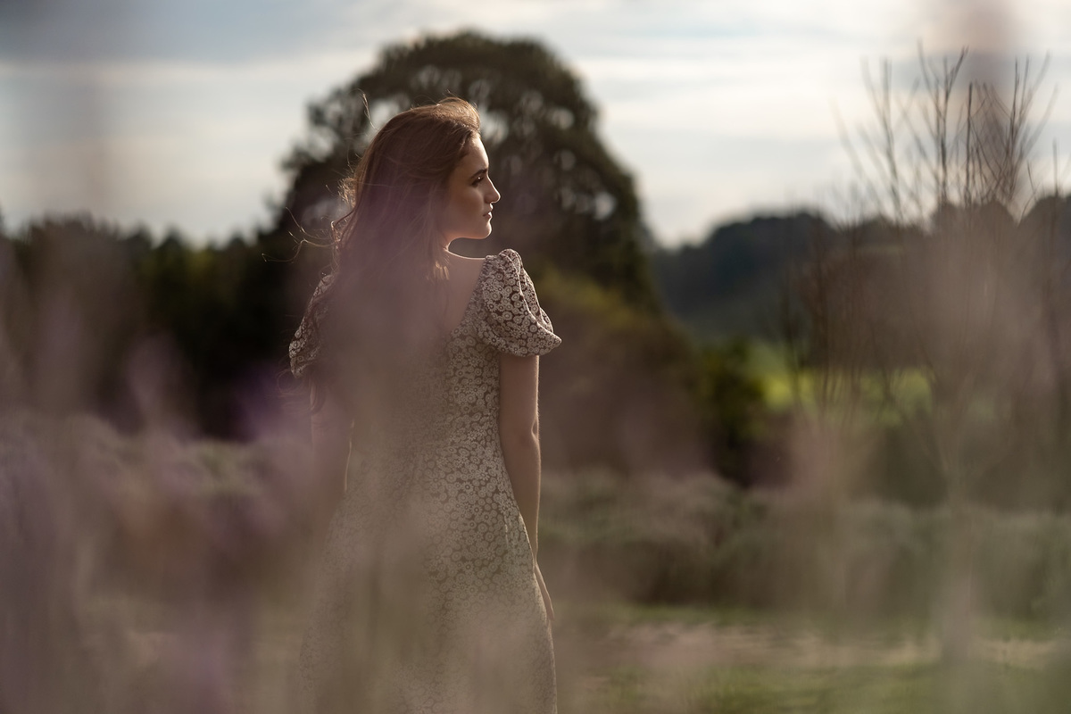 Debutante Rayssa no campo de lavanda do Lavandário dos Sonhos, São Luís do Purunã