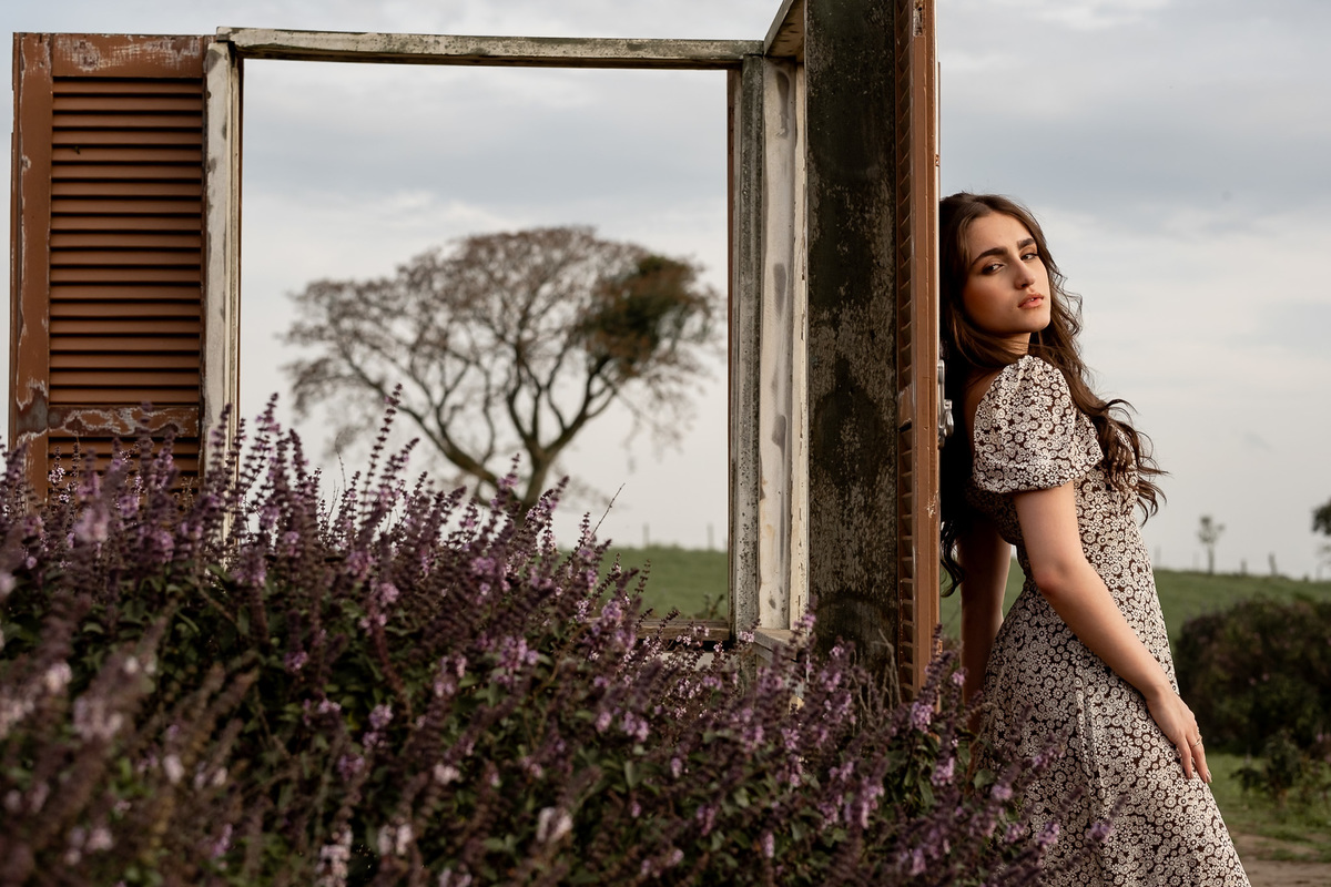 Debutante Rayssa no campo de lavanda do Lavandário dos Sonhos, São Luís do Purunã