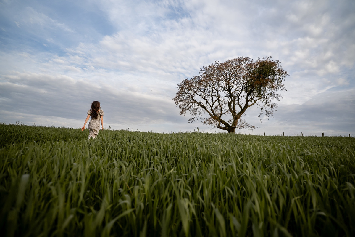 Debutante Rayssa no campo de lavanda do Lavandário dos Sonhos, São Luís do Purunã