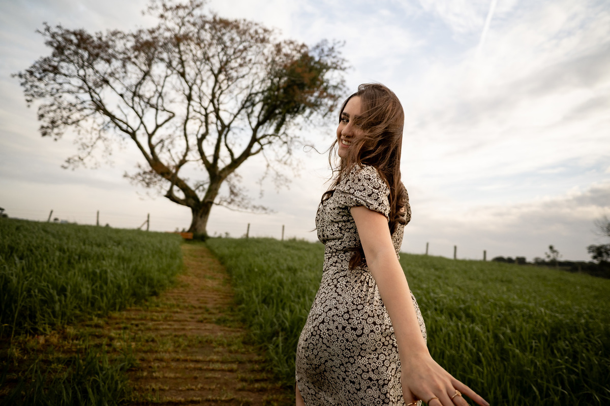 Debutante Rayssa no campo de lavanda do Lavandário dos Sonhos, São Luís do Purunã