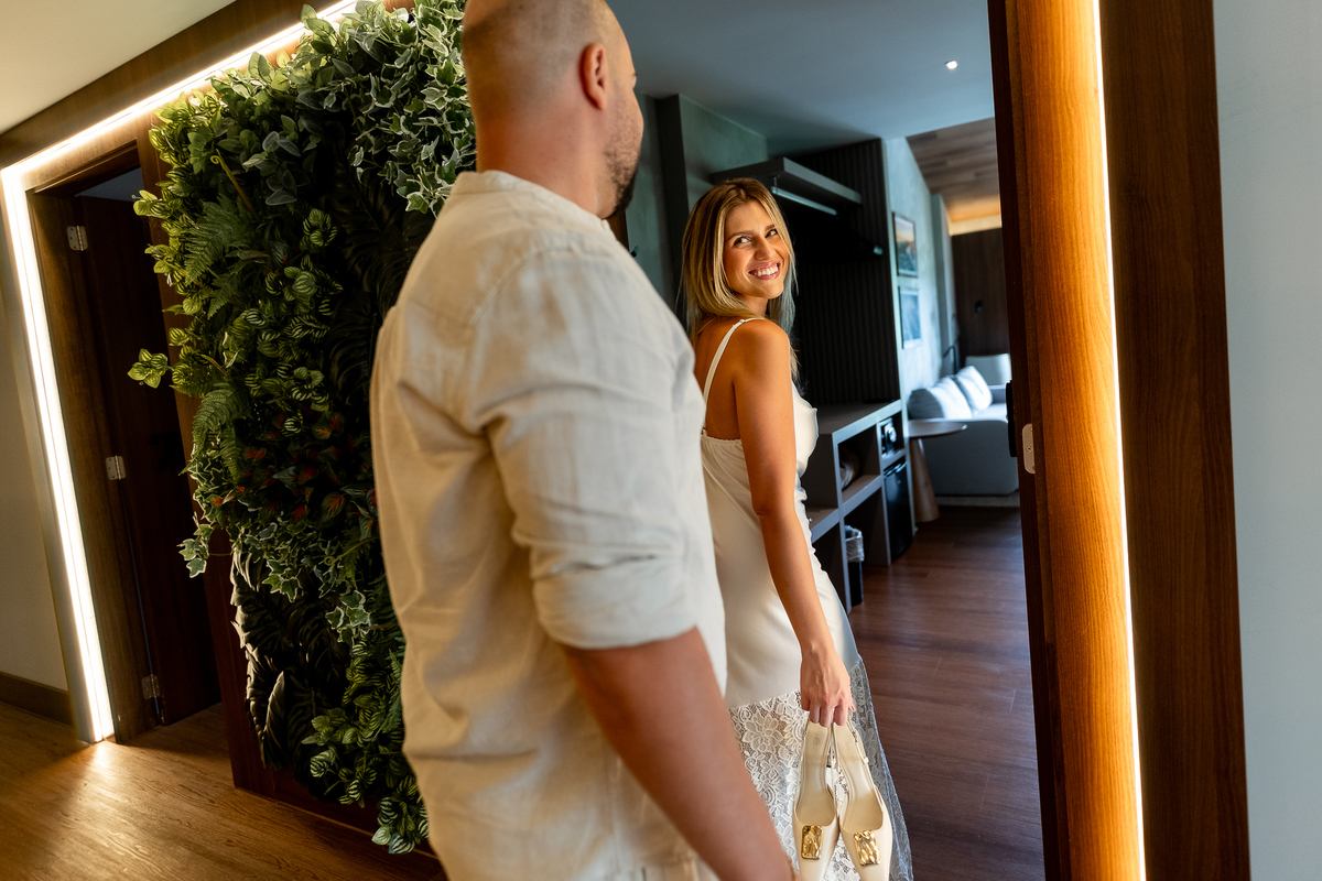 Luana e Gabriel no quarto do Fazzenda Park Resort, em Gaspar SC