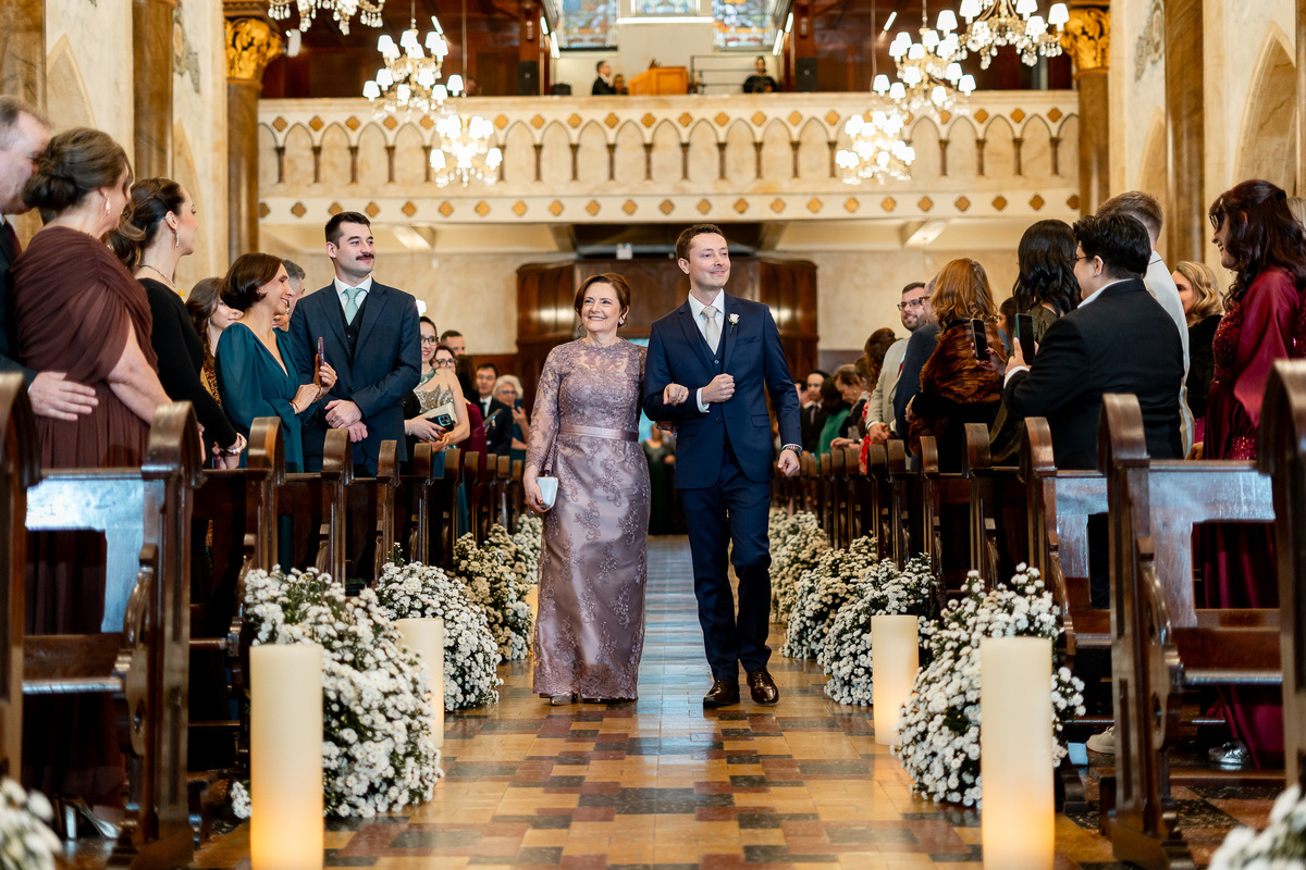 Cerimônia de casamento de Ana Carolina e Leonardo na Igreja Bom Jesus do Cabral