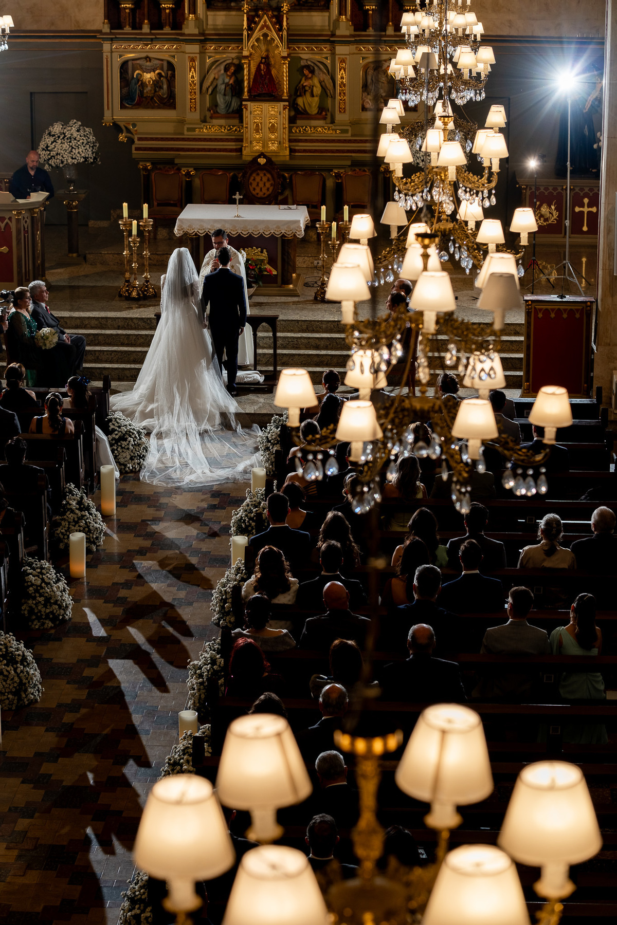 Cerimônia de casamento de Ana Carolina e Leonardo na Igreja Bom Jesus do Cabral