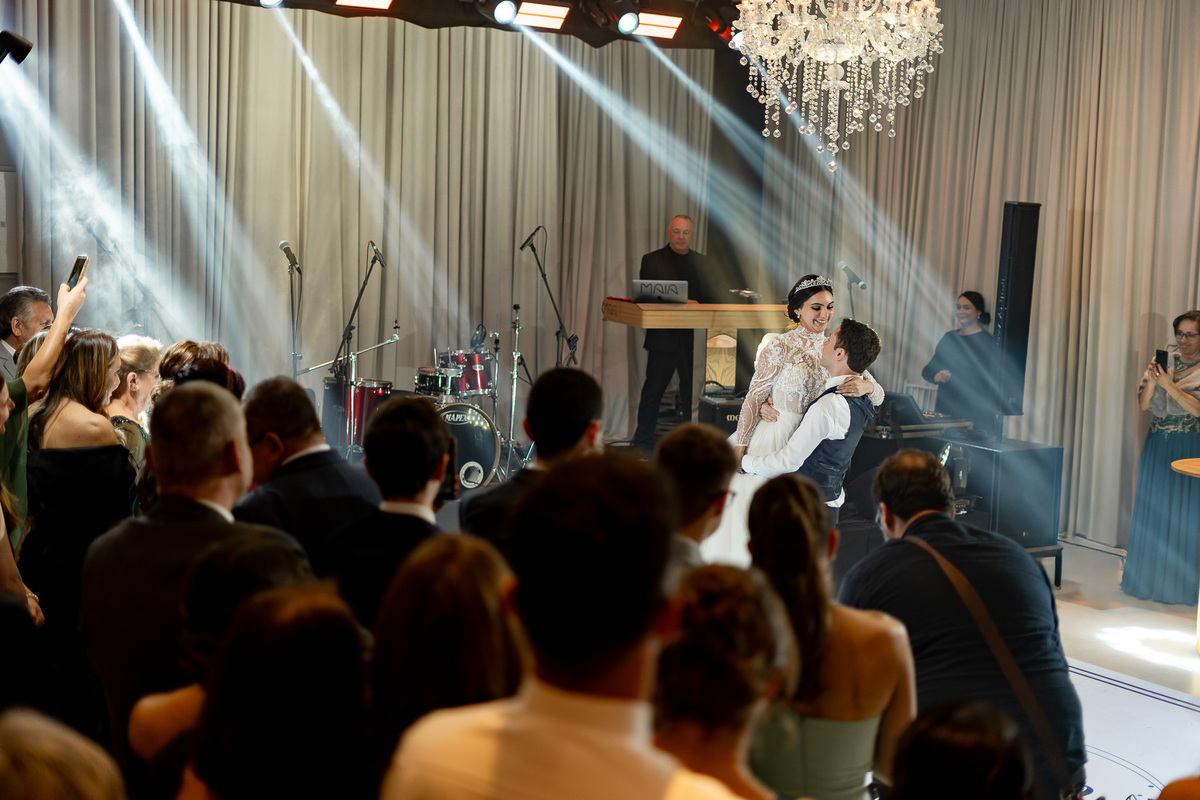 Primeira dança de Ana Carolina e Leonardo na Villa Augusta