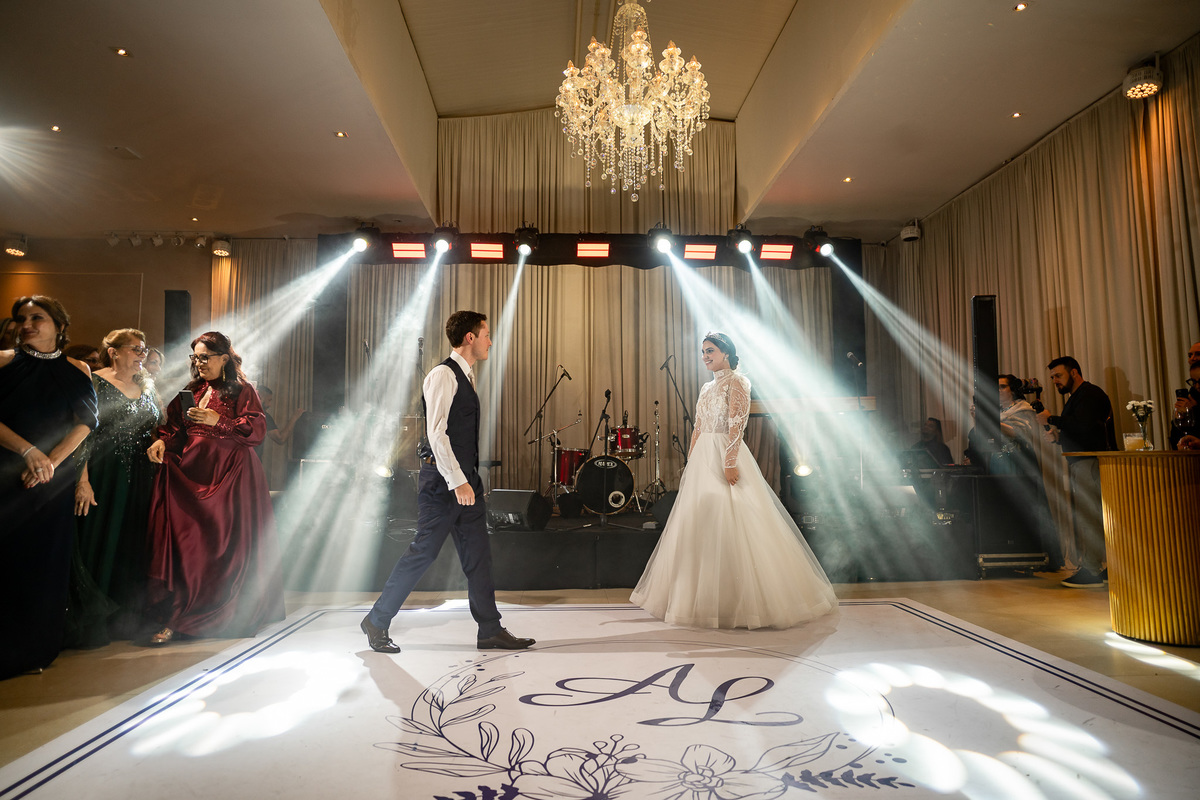 Primeira dança de Ana Carolina e Leonardo na Villa Augusta
