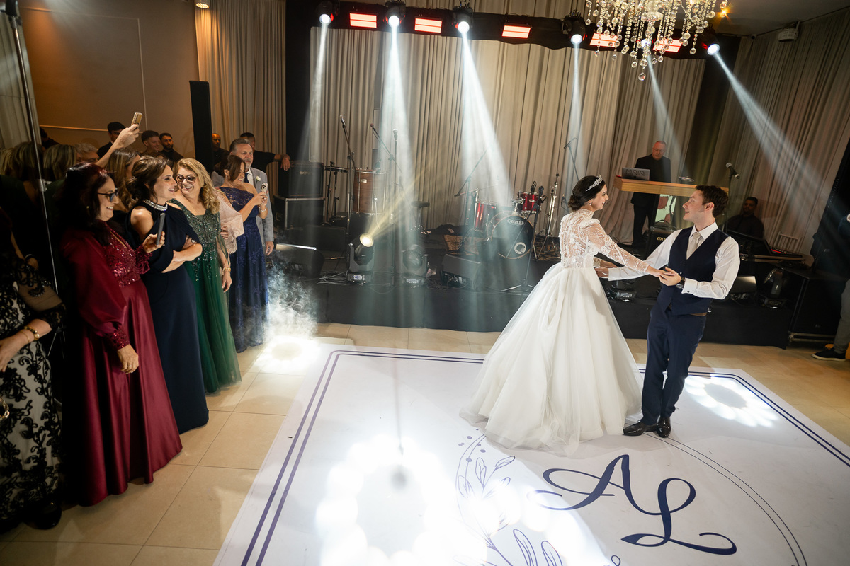 Primeira dança de Ana Carolina e Leonardo na Villa Augusta