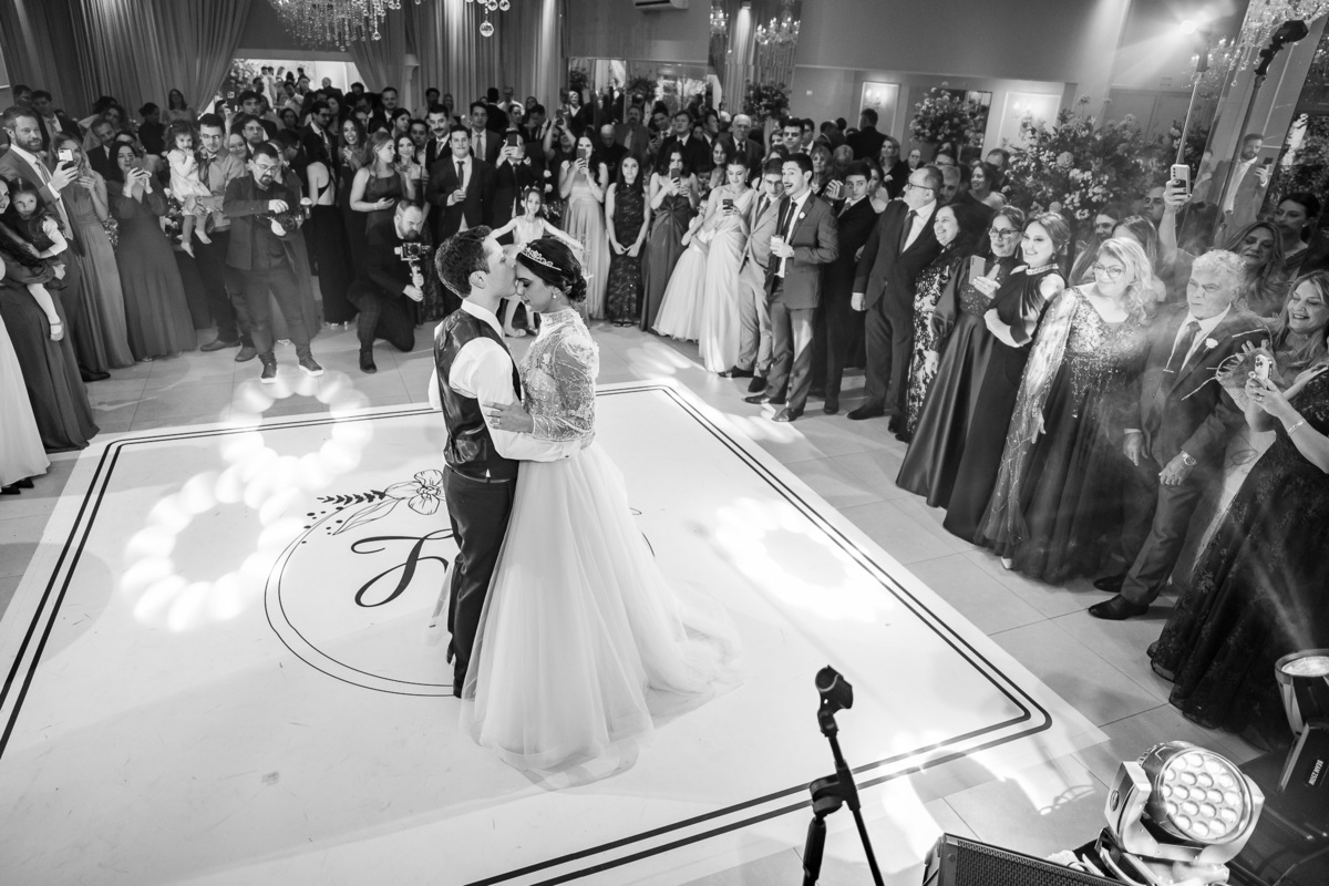 Primeira dança de Ana Carolina e Leonardo na Villa Augusta