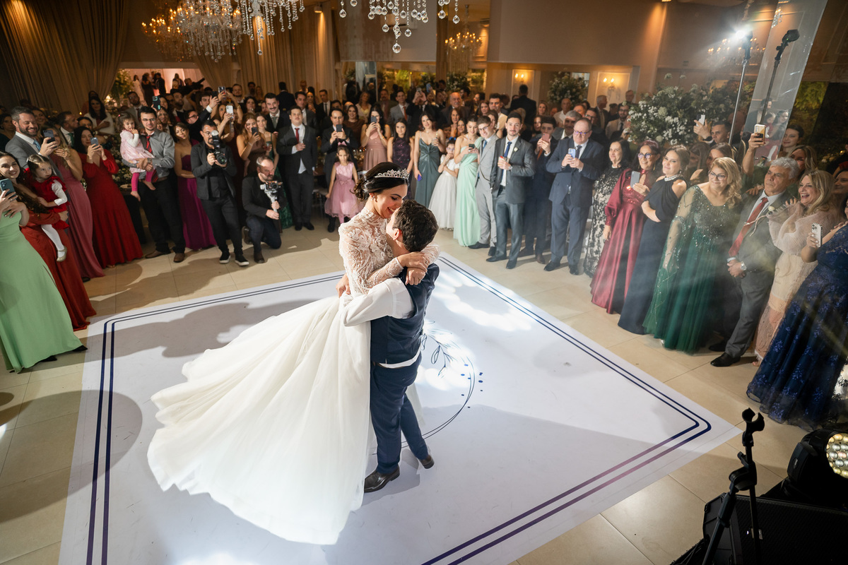 Primeira dança de Ana Carolina e Leonardo na Villa Augusta