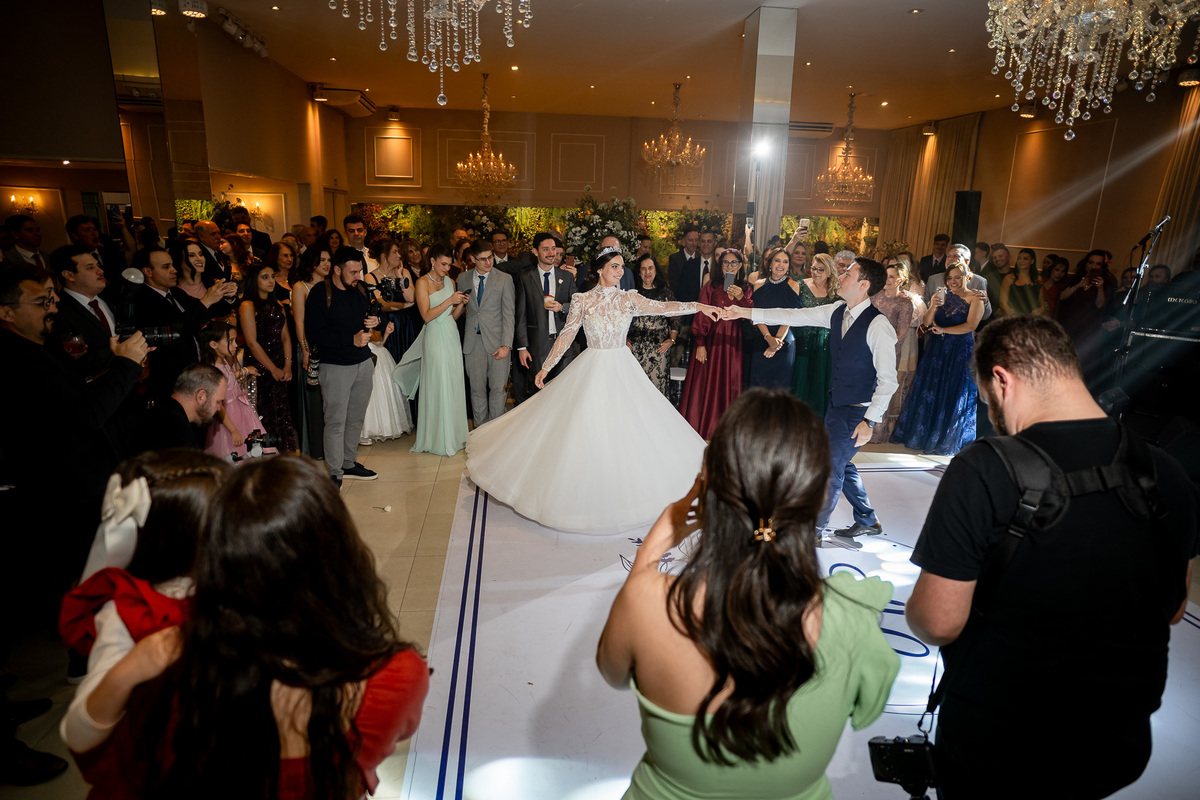 Primeira dança de Ana Carolina e Leonardo na Villa Augusta
