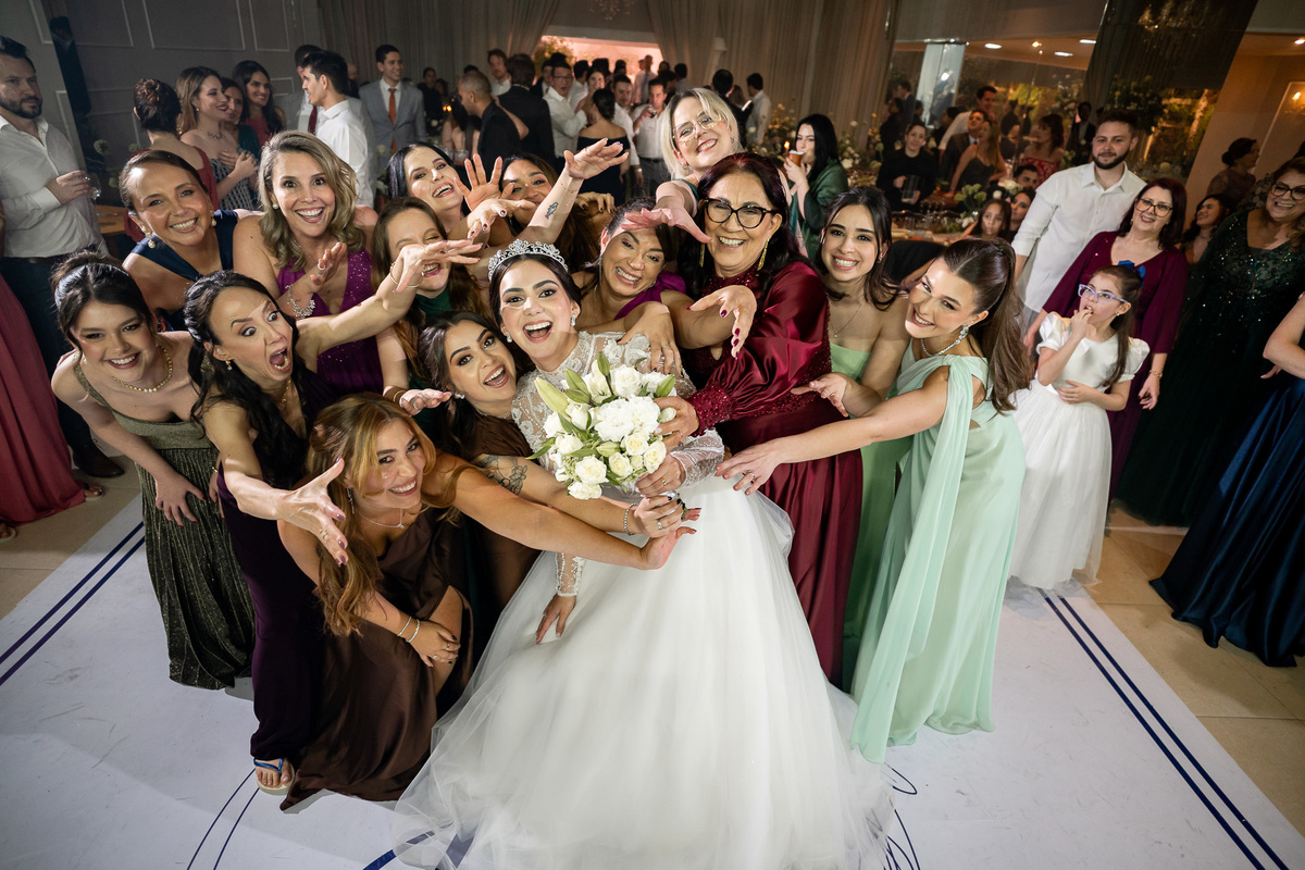 Pista de dança na festa de casamento na Villa Augusta Eventos