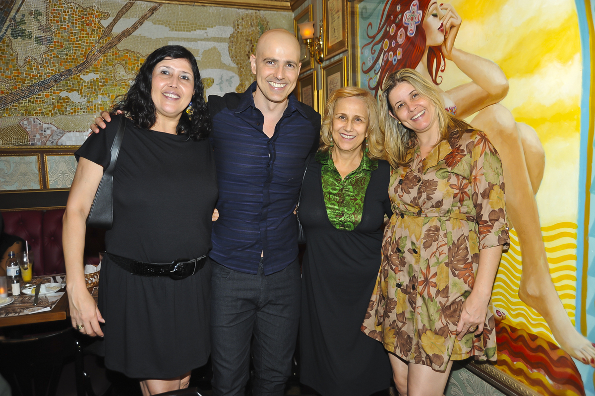 João Passos, fotógrafo das celebridades registra momento de Reinaldo Gianecchini com suas irmãs