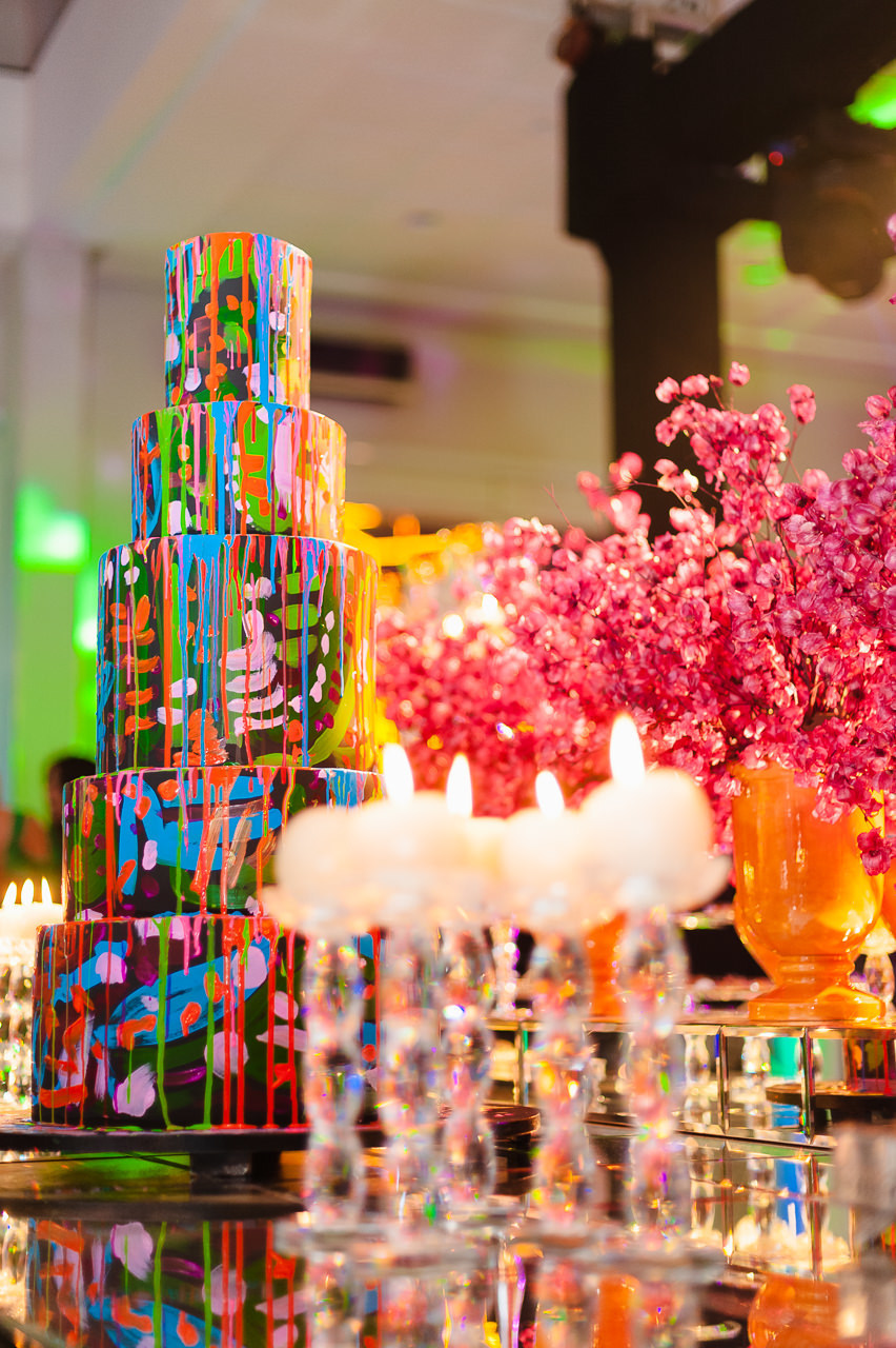 Foto da Mesa do Bolo da Festa de Quinze Anos da Júlia Graziani fotografada no Espaço Contemporâneo Park em Brasília por Rafael Steffen Fotografia.