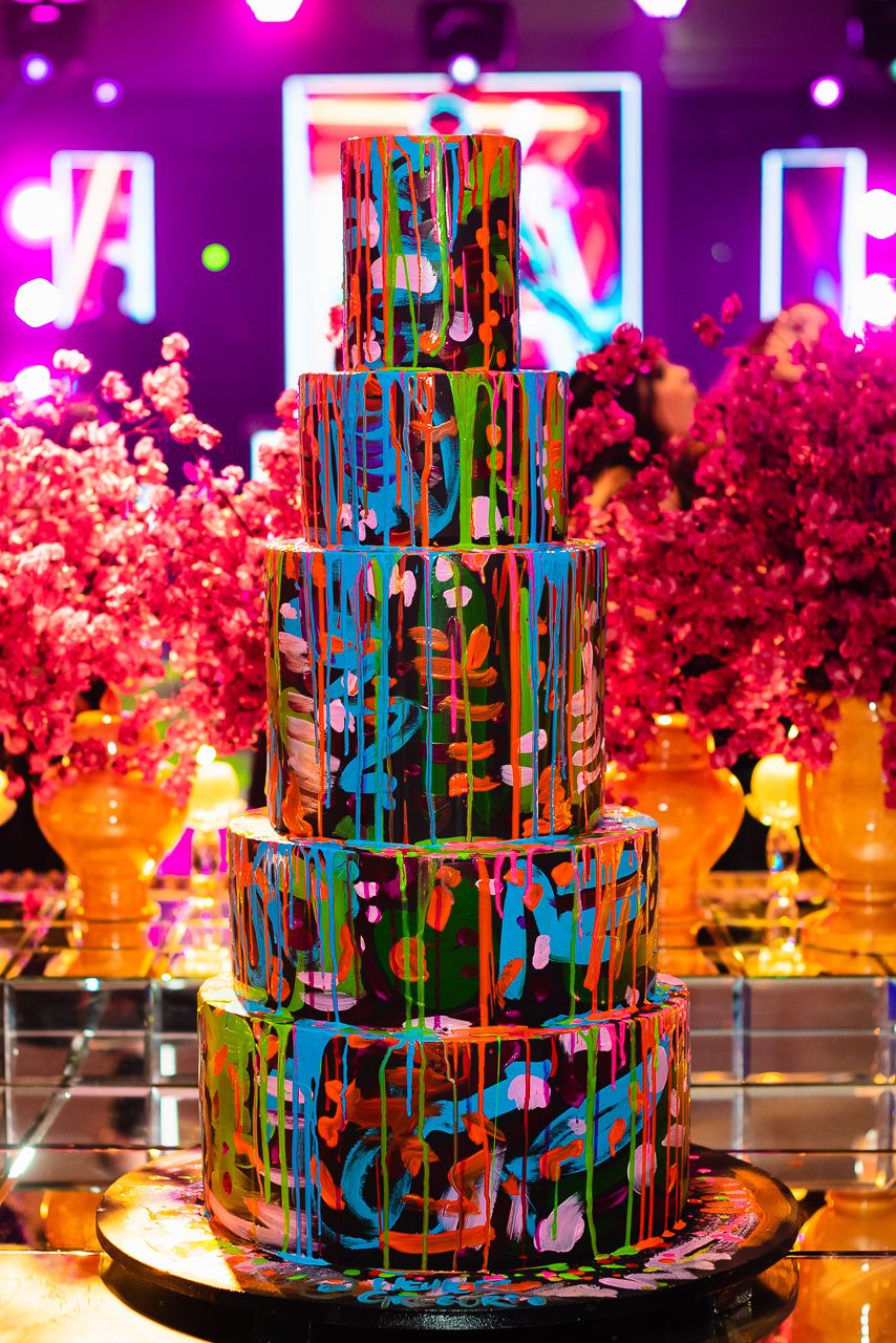 Foto da Mesa do Bolo da Festa de Quinze Anos da Júlia Graziani fotografada no Espaço Contemporâneo Park em Brasília por Rafael Steffen Fotografia.