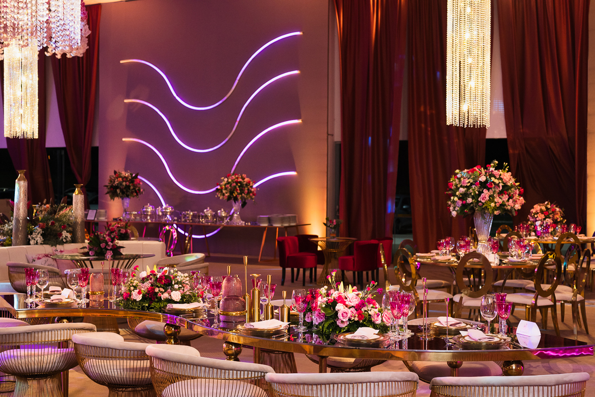 Foto da mesa reservada para a família da festa de quinze anos da Laura decorado por Lorena Lima Peres