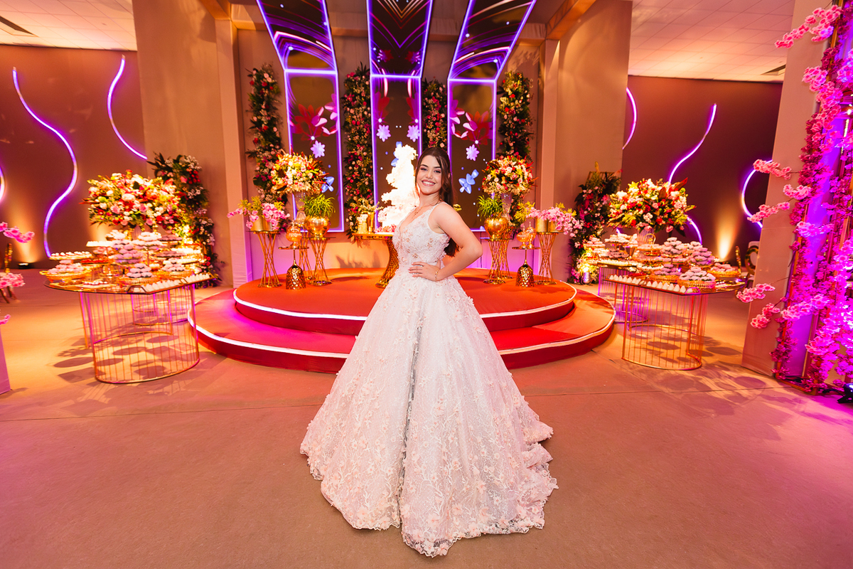 Foto da festa de quinze anos da Laura realizada no espaço Monumental em Brasília por Rafael Steffen Fotografia