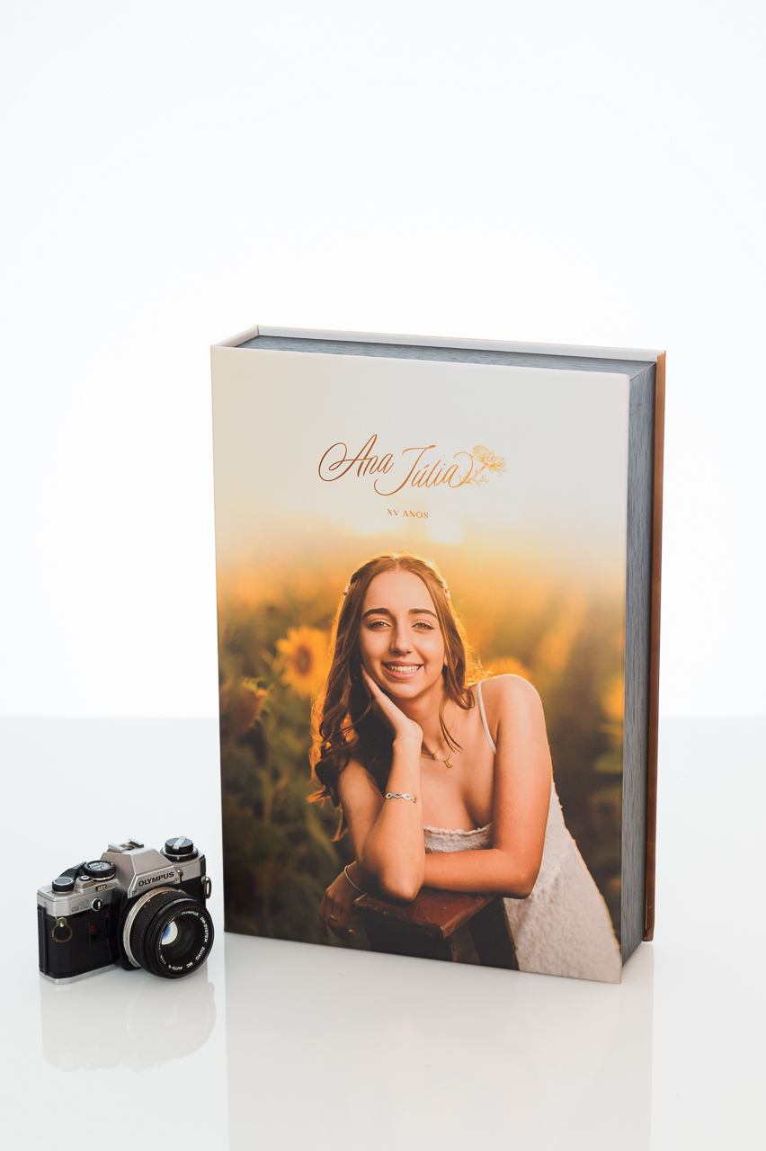 Foto do álbum do ensaio de quinze anos da Ana Júlia Fotografado por Rafael Steffen Fotografia em Brasília - DF.