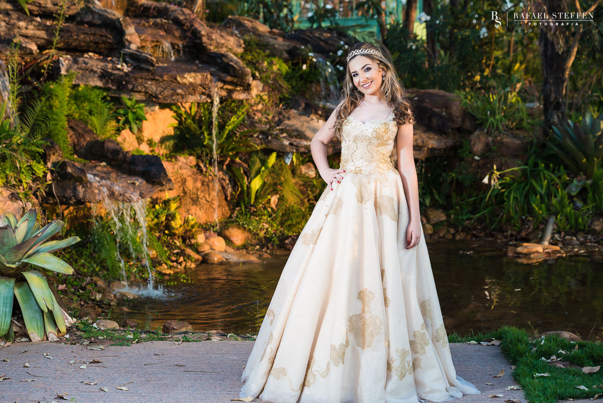 Foto 15 Anos da Laura Vestido de Festa Maria Viargínia fotografado por Rafael Steffen