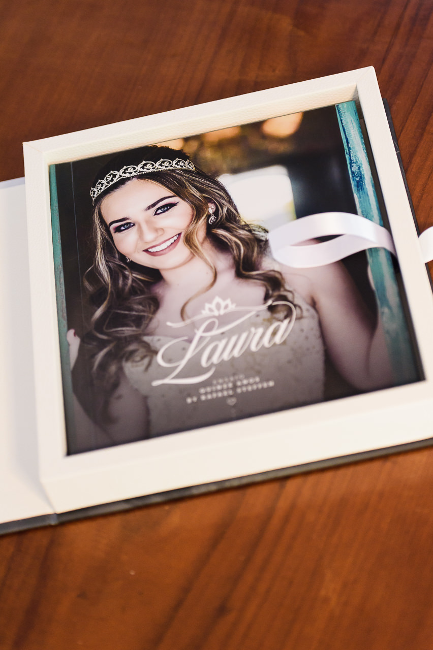 Capa doÁlbum de 15 anos da Laura fotografado no Villa Giardini por Rafael Steffen Fotografia.