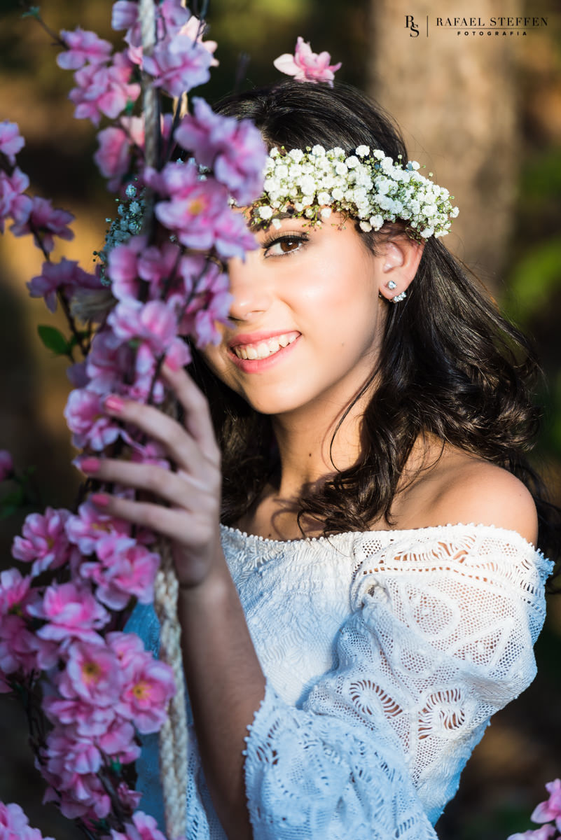 Ensaio de 15 Anos da Júlia realizado no balanço do Villa Giardini em Brasília Fotografado por Rafael Steffen Fotografia.