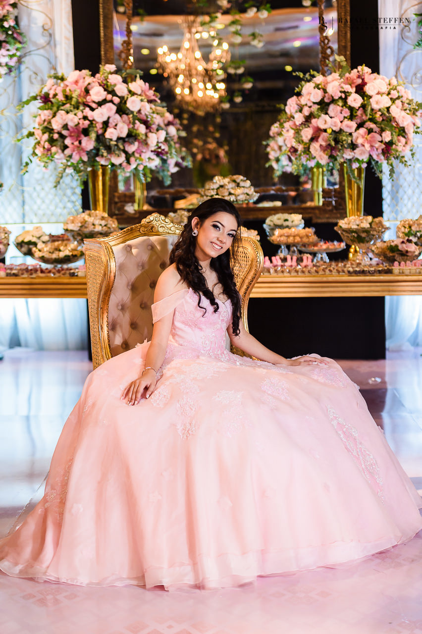 Foto da Júlia em sua festa de 15 Anos realizada no Hípica Hall em Brasília fotografado por Rafael Steffen Fotografia