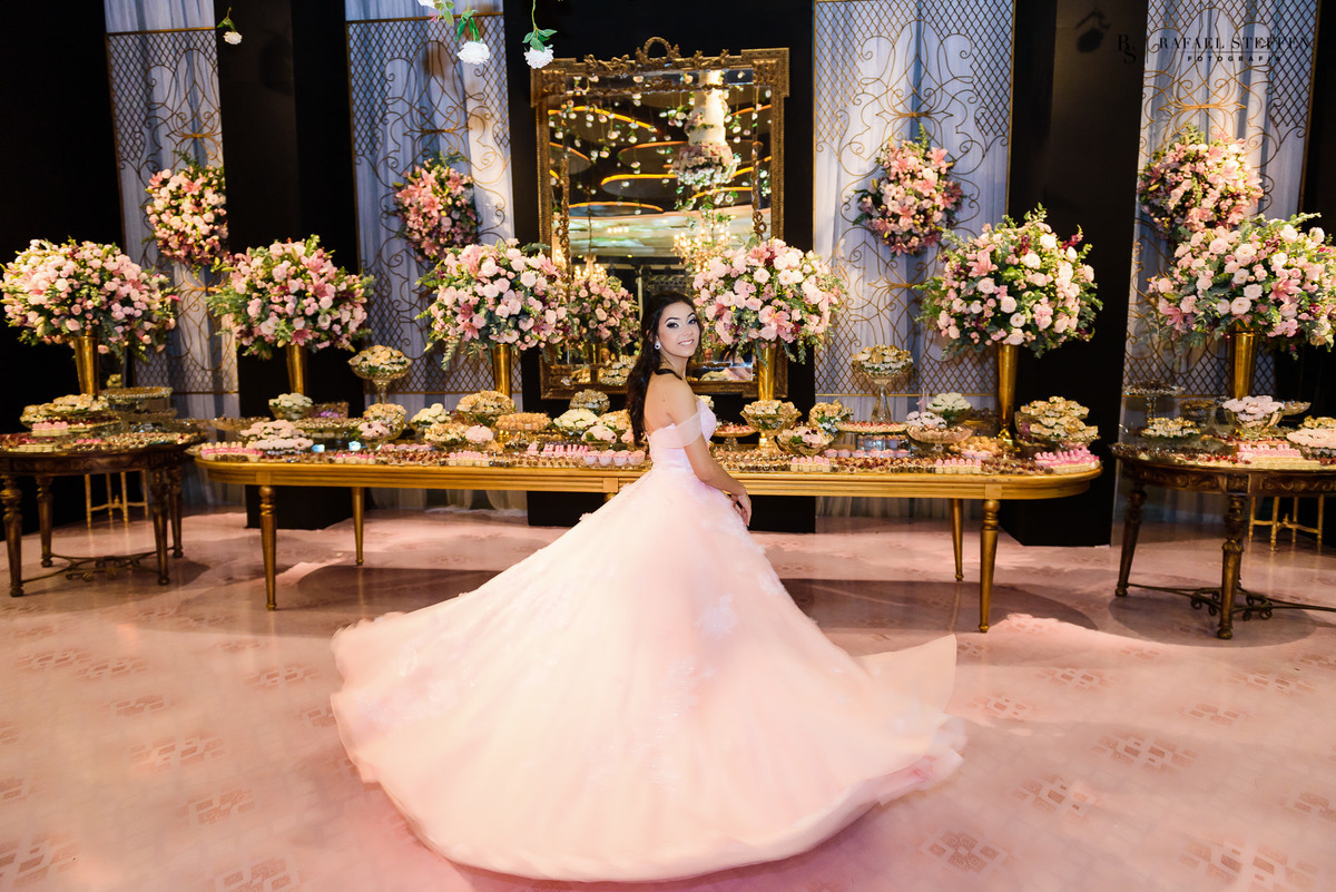 Foto da Festa de 15 Anos da Júlia realizada no Hípica Hall de Brasília fotografado por Rafael Steffen Fotografia.