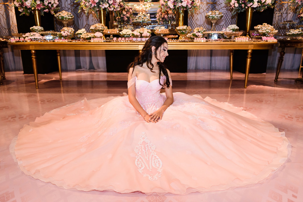Foto da festa de 15 Anos da Júlia realizada no Hípica Hall de Brasília fotografado por Rafael Steffen Fotografia.