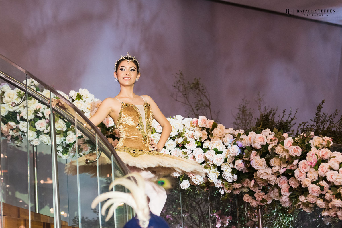 Apresentação de Balé Classico da Júlia em sua festa de 15 anos realizada no Hípica Hall em Brasília fotografada por Rafael Steffen Fotografia.