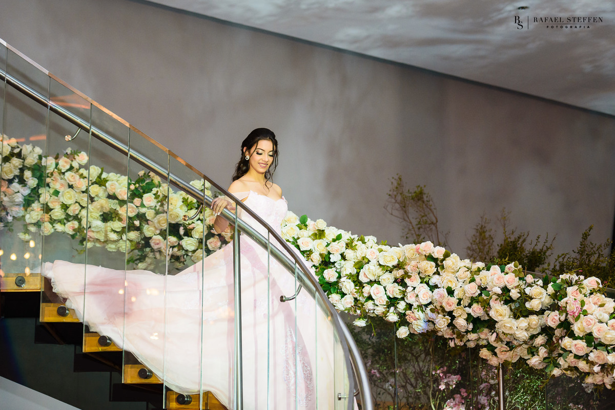 Foto da entrada da Júlia em sua festa de 15 Anos realizada no Hípica Hall de Brasília.