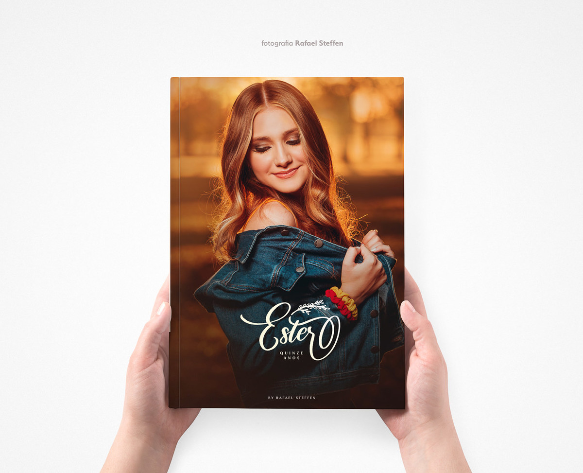 Foto da capa do álbum do ensaio de quinze anos da Ester fotografado em Brasília - DF por Rafael Steffen Fotografia