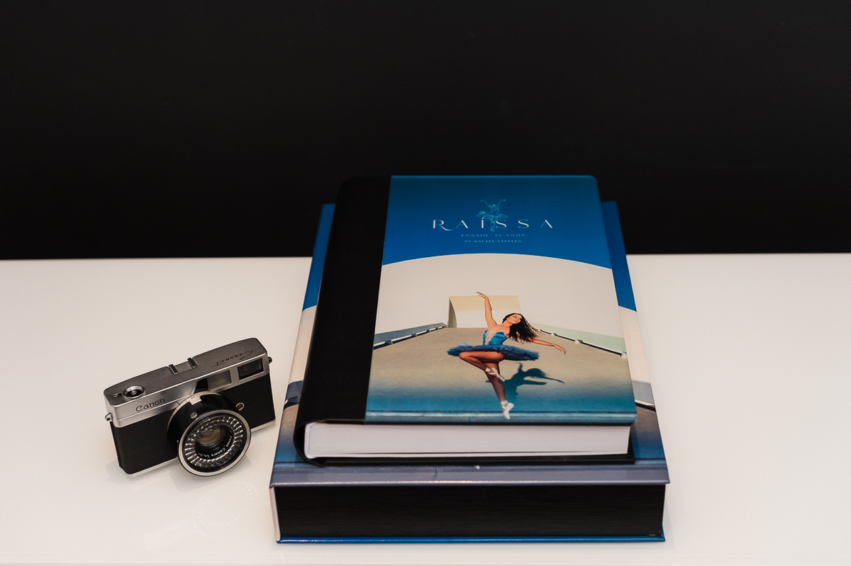 Foto do álbum do ensaio de quinze anos da Raíssa fotografado por Rafael Steffen Fotografia.