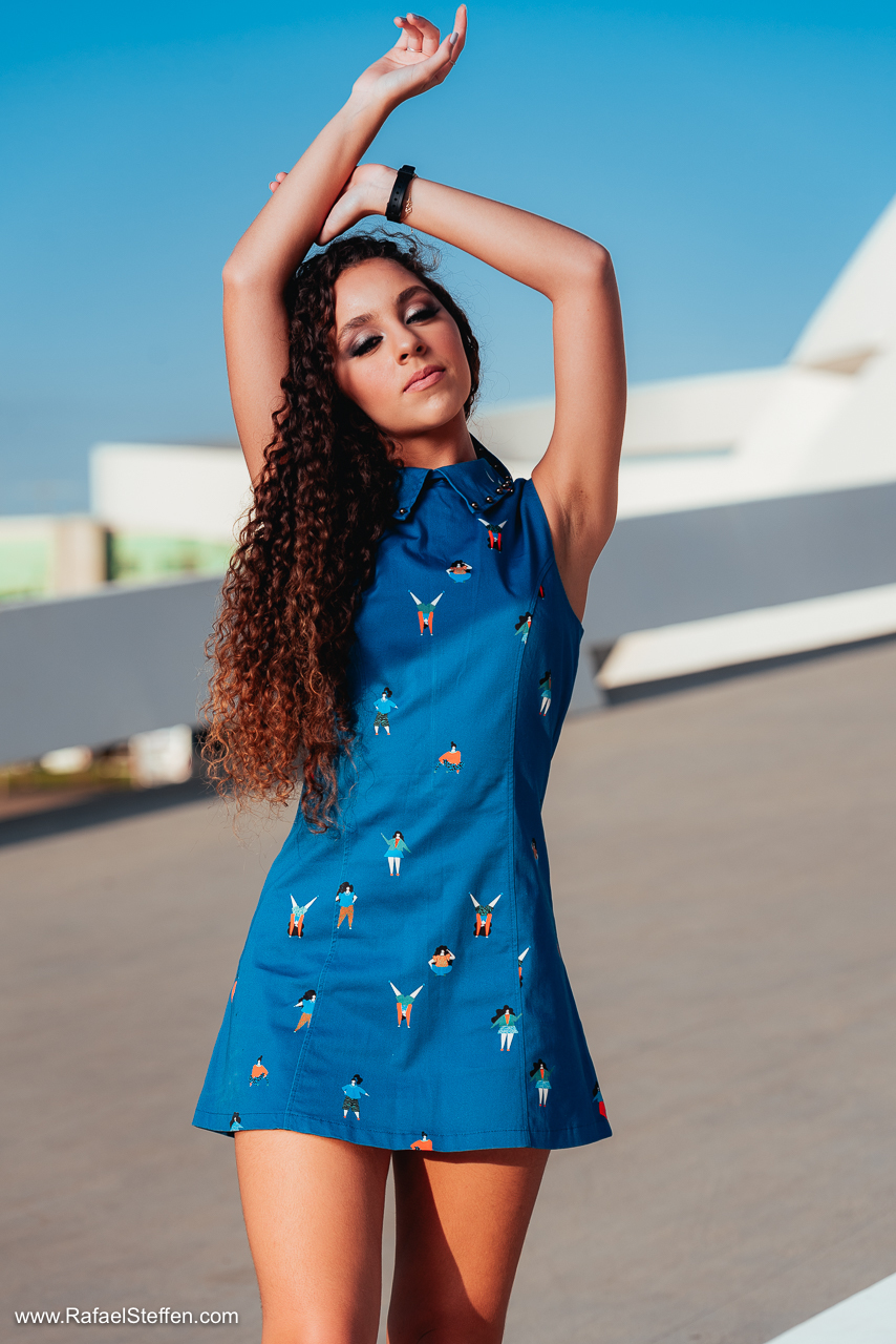 Foto do Ensaio de Quinze Anos da Raíssa Fotografado em Frente ao Museu Nacional de Brasília DF.