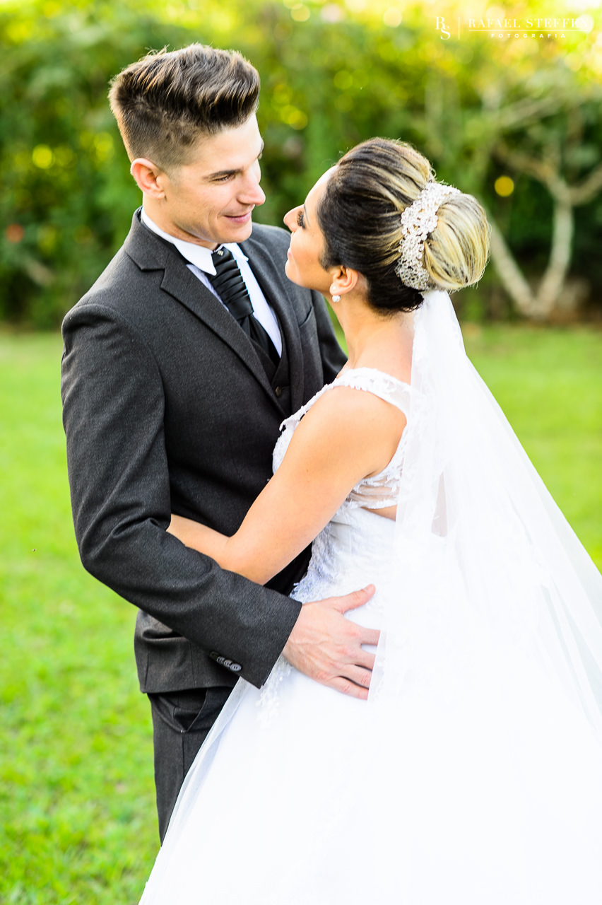 Olhar encantado noivos casamento