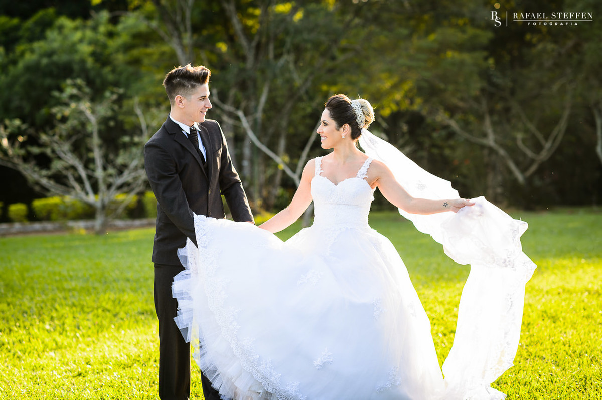 amor dos noivos durante casamento