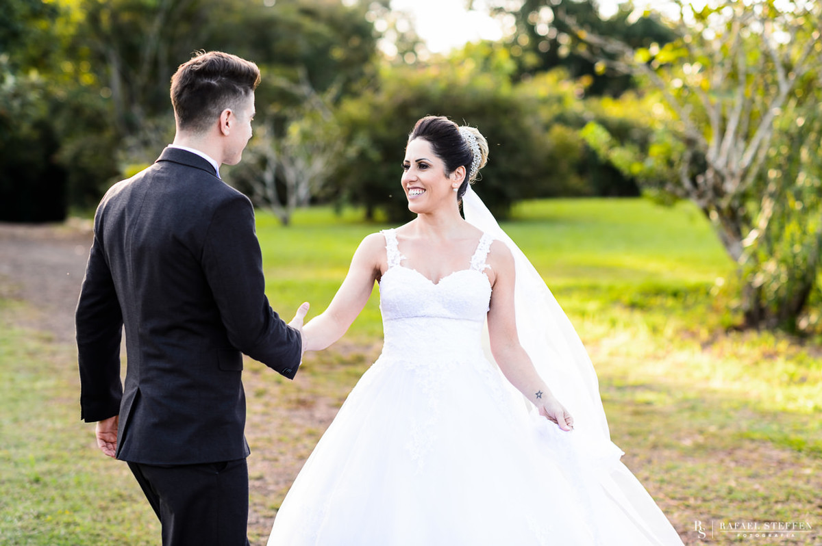 Olhar apaixonado da noiva