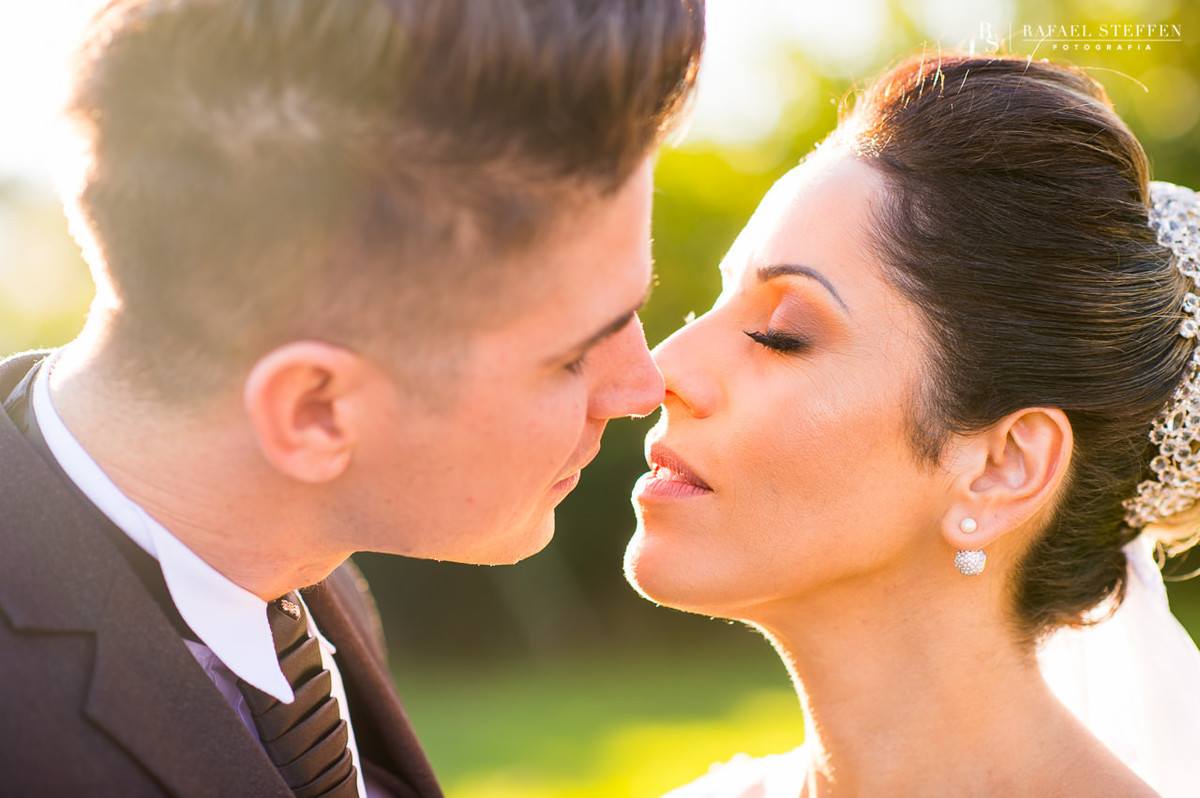 beijo encantador do casamento