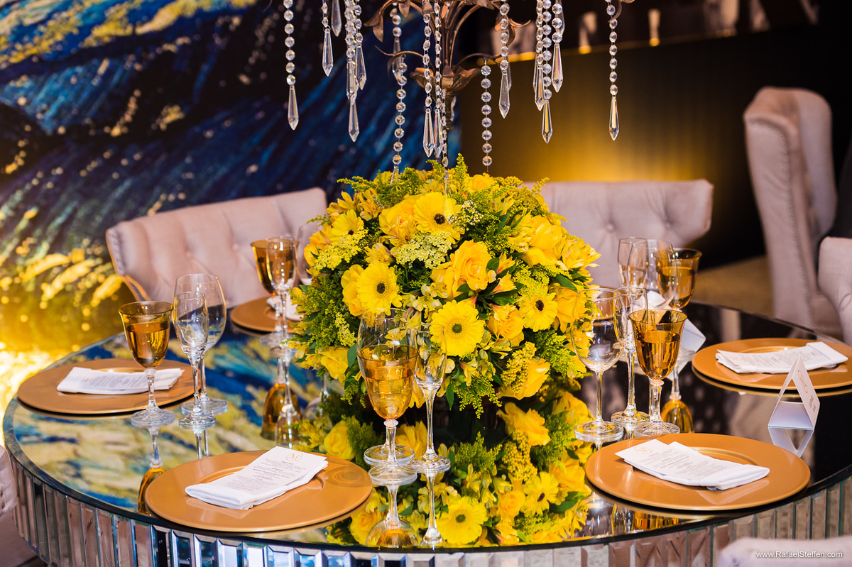 Decoração da Mesa da Festa de 15 Anos da Malu no Dúnia Hall em Brasília.
