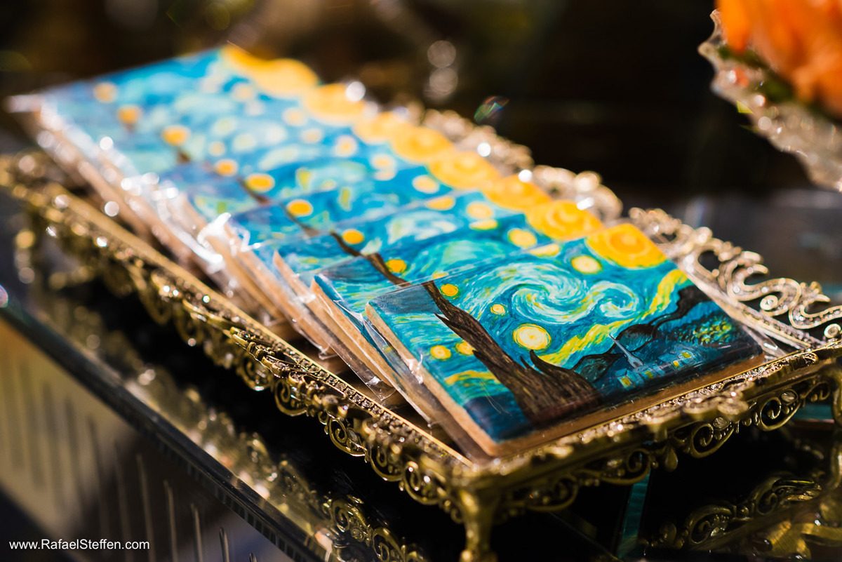 Fotos do detalhe da Mesa do Bolo da Festa de Quinze Anos da Malu no Dúnia Hall. 