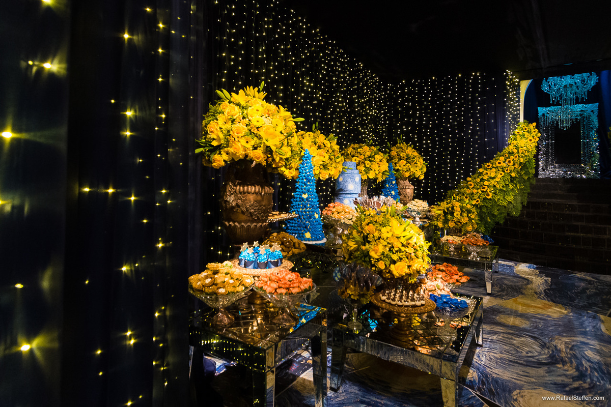Mesa de doces da festa de 15 Anos da Maria Luísa no Dúnia Hall em Brasília DF.