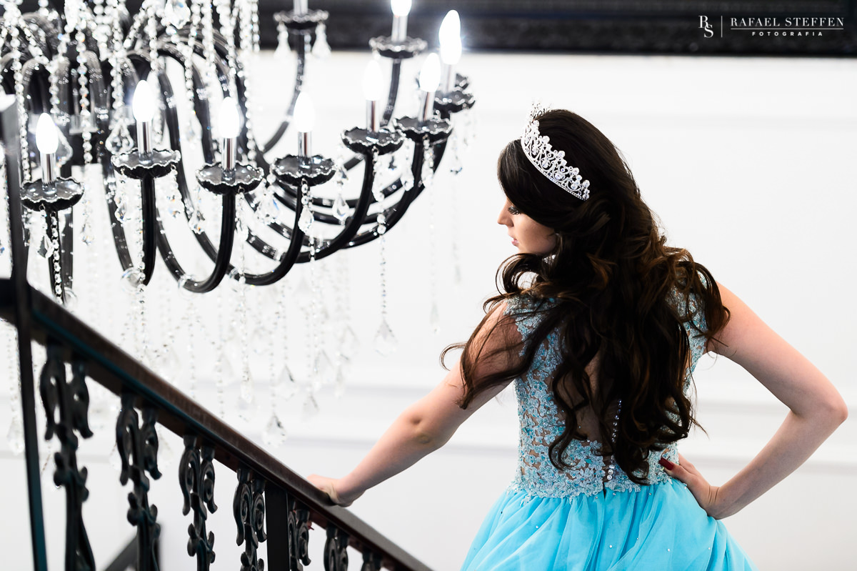 debutante descendo escada Brasília