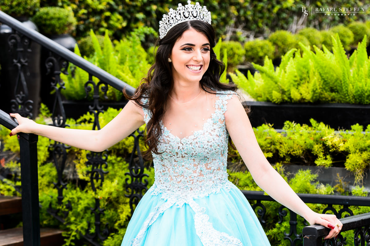 15 Anos sorriso Escada