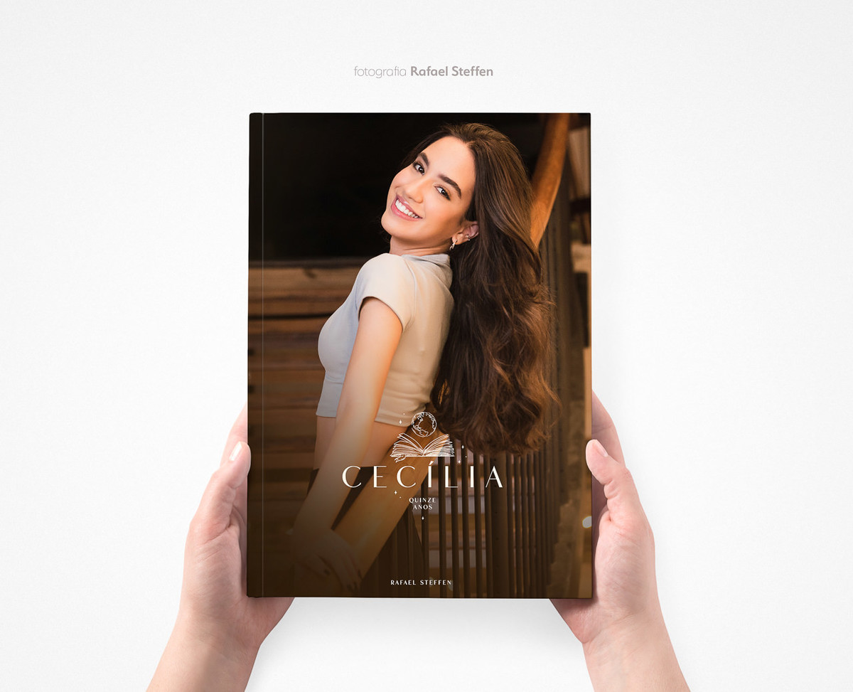 Capa do álbum do ensaio de quinze anos da Cecília fotografado em Brasília por Rafael Steffen Fotografia