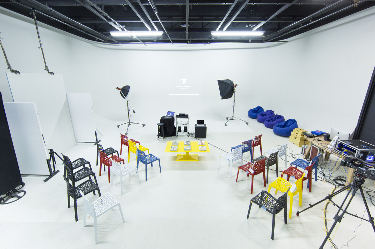 Configuração para palestras e workshop com a possibilidade e transmissão ao vivo nas redes sociais.