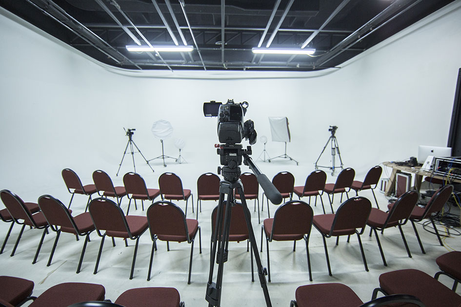 Configuração para palestras e workshop com a possibilidade e transmissão ao vivo nas redes sociais.