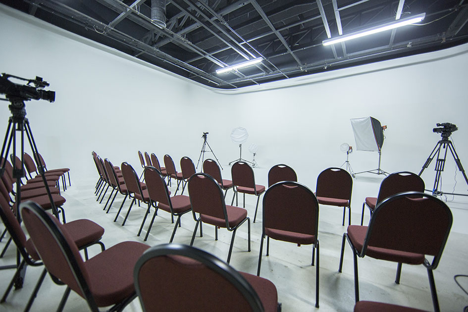 Configuração para palestras e workshop com a possibilidade e transmissão ao vivo nas redes sociais.