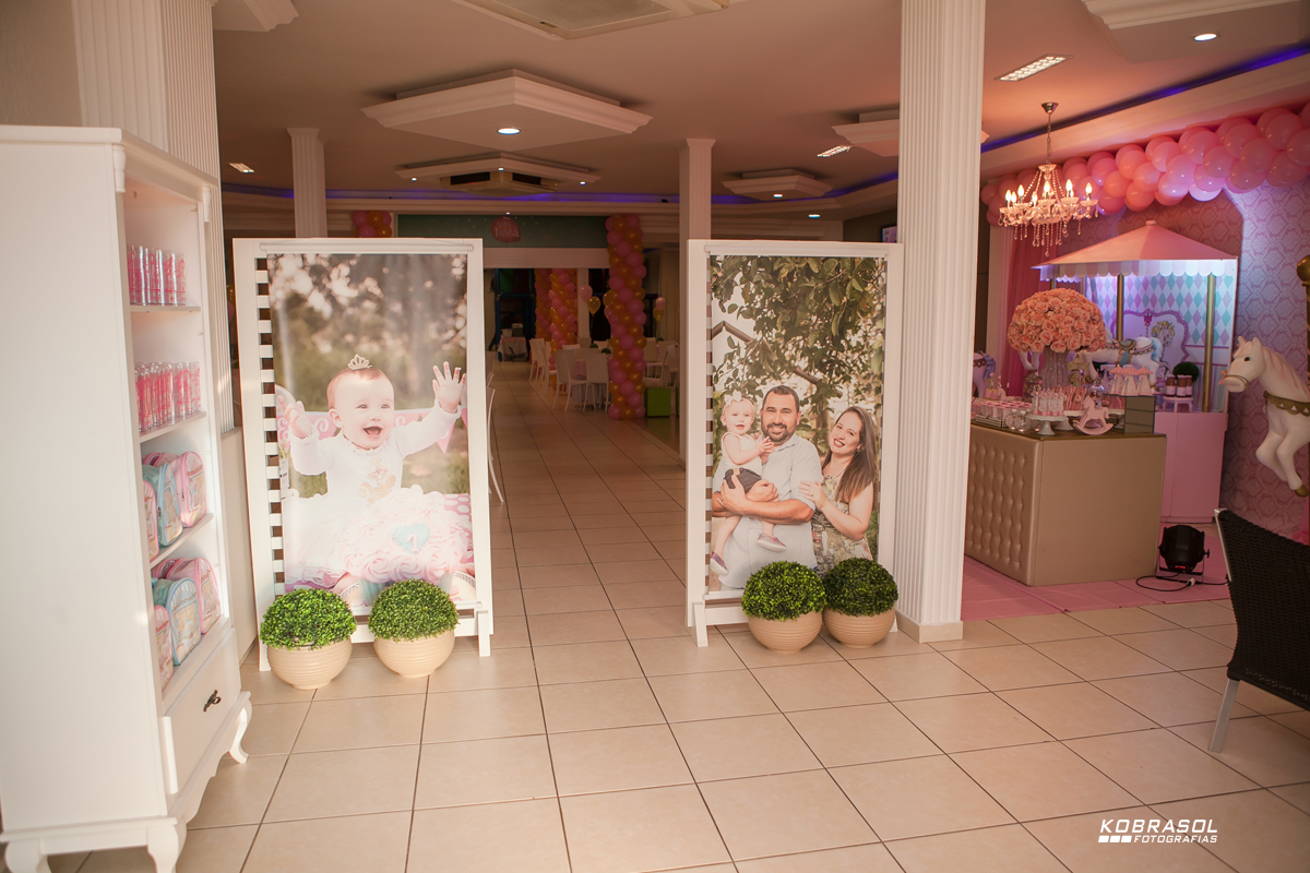 umano, umaninho, primeiroaninho, fotografiainfantil, fotodefesta, festadeumaninho, festacarrossel, carrosseldecor, decoracadocarrossel, umaninho, primeiroano, festadeprincesa, maedemenina, fotosdefesta, ateliedafesta