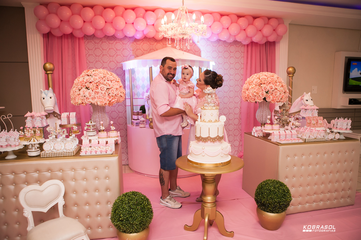 umano, umaninho, primeiroaninho, fotografiainfantil, fotodefesta, festadeumaninho, festacarrossel, carrosseldecor, decoracadocarrossel, umaninho, primeiroano, festadeprincesa, maedemenina, fotosdefesta, ateliedafesta