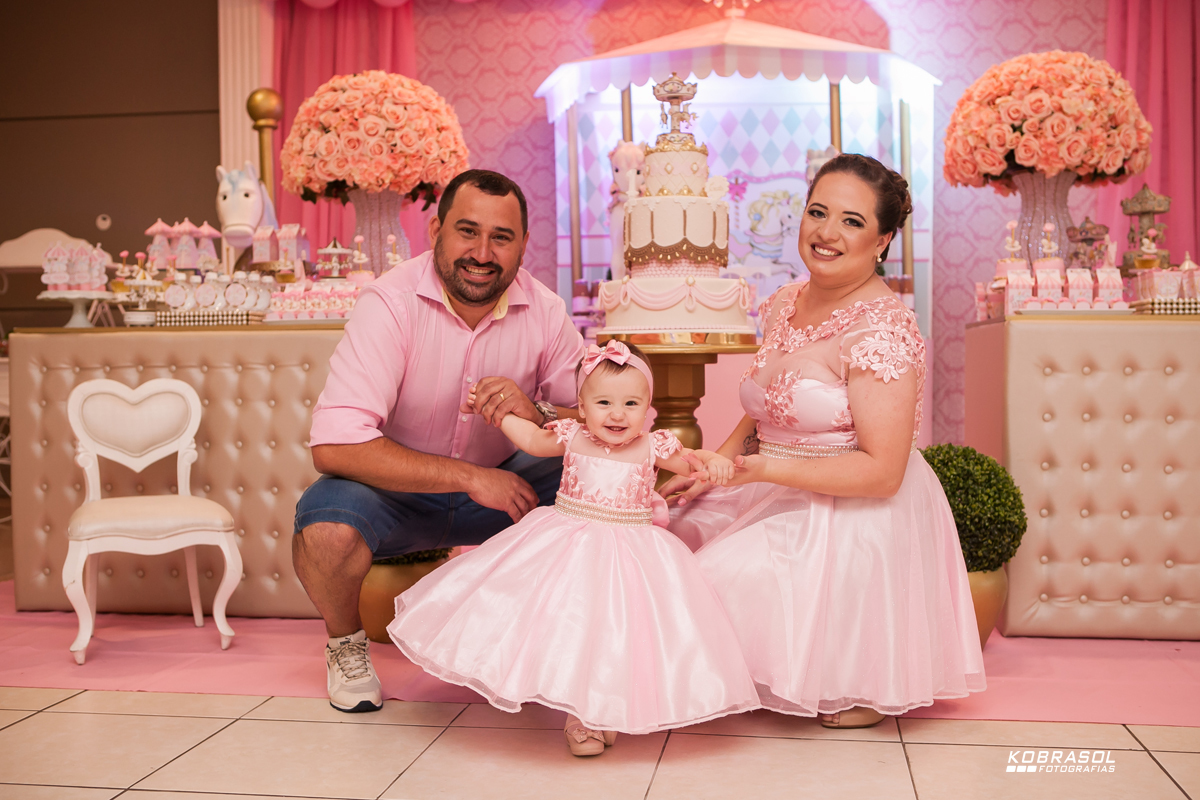 umano, umaninho, primeiroaninho, fotografiainfantil, fotodefesta, festadeumaninho, festacarrossel, carrosseldecor, decoracadocarrossel, umaninho, primeiroano, festadeprincesa, maedemenina, fotosdefesta, ateliedafesta