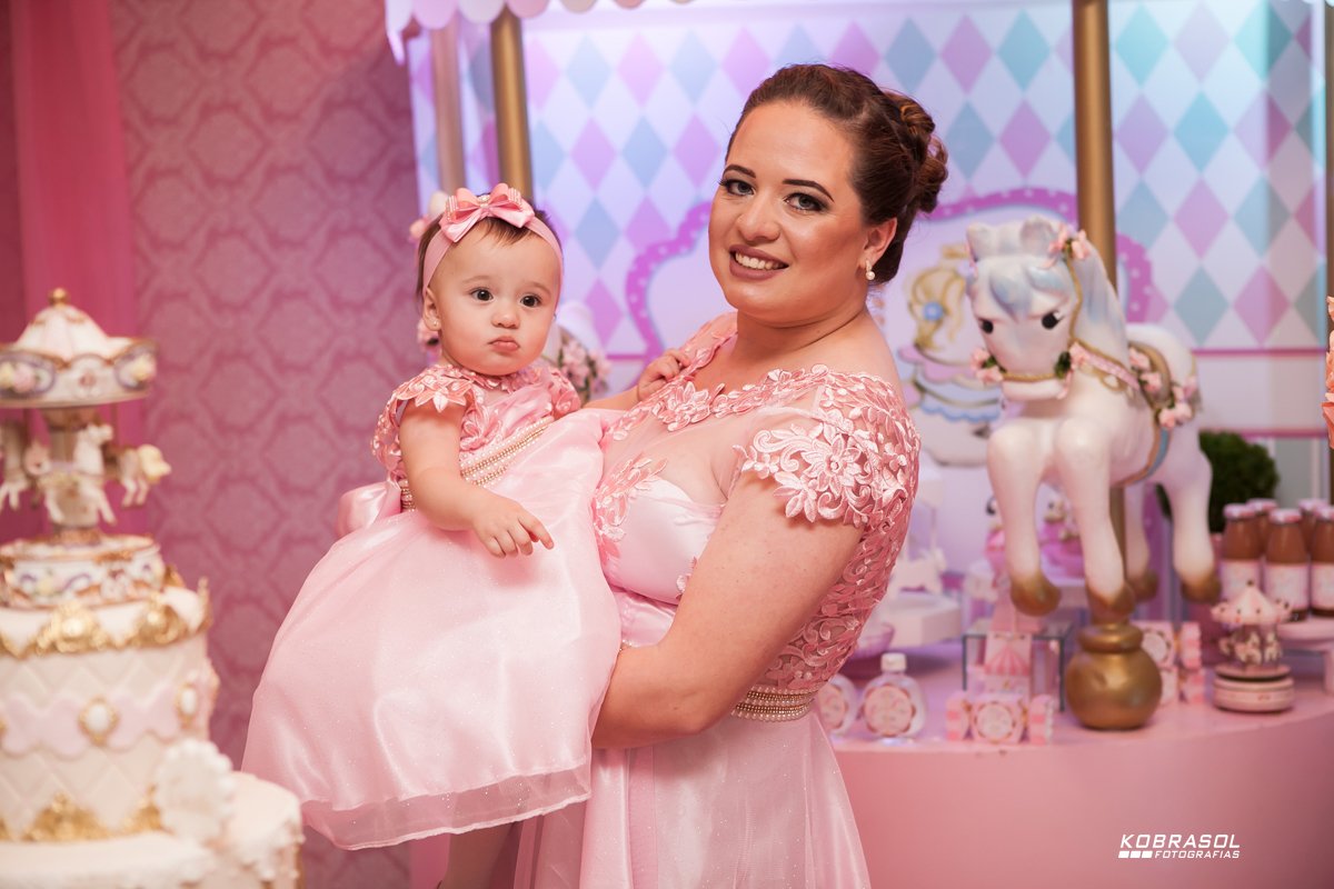 umano, umaninho, primeiroaninho, fotografiainfantil, fotodefesta, festadeumaninho, festacarrossel, carrosseldecor, decoracadocarrossel, umaninho, primeiroano, festadeprincesa, maedemenina, fotosdefesta, ateliedafesta